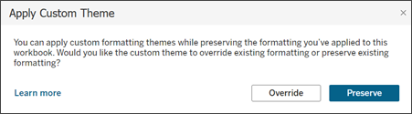 Un cuadro de diálogo que ofrece la opción de utilizar un tema personalizado para reemplazar o mantener el formato actual.