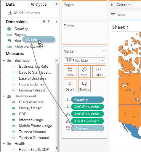 Un diagrama que ilustra cómo arrastrar el óvalo Clústeres desde la tarjeta Marcas a una Dimensión en el panel Datos.